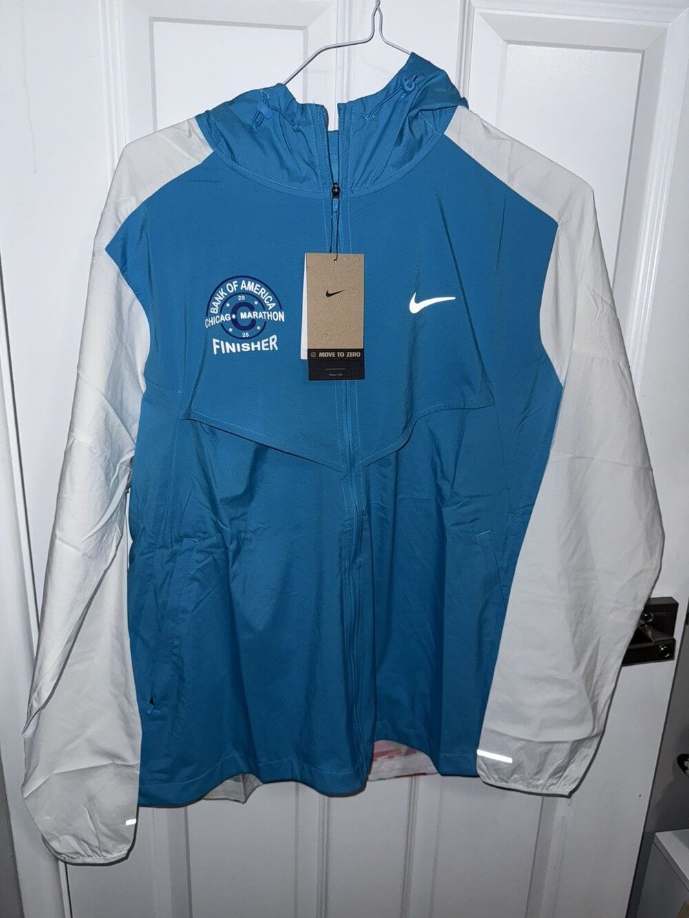 Nike running men’s L hood zip windbreaker chicago marathon finishers jacket NWT